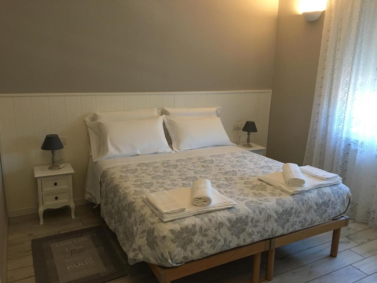 La Terrazza Sul Naviglio B&B Bernate Ticino Exteriör bild