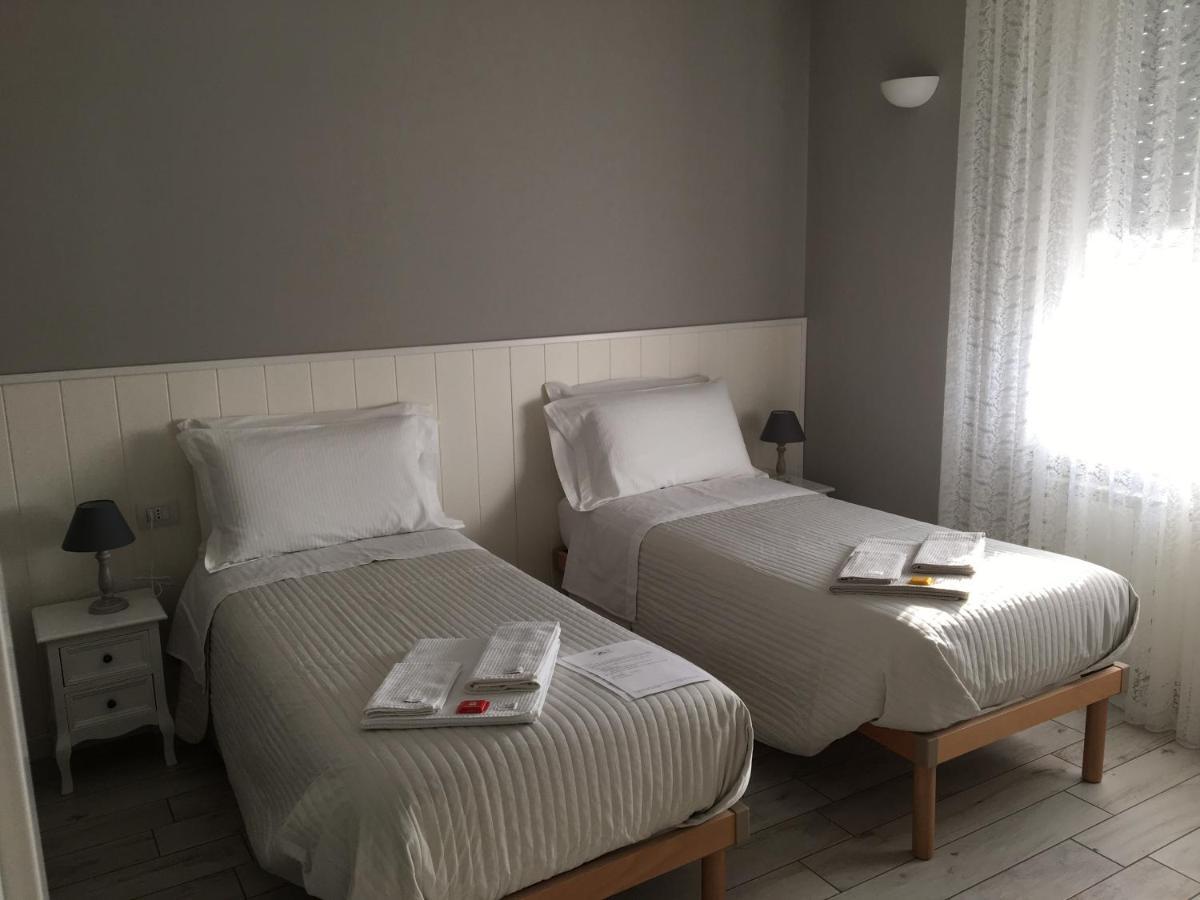La Terrazza Sul Naviglio B&B Bernate Ticino Exteriör bild